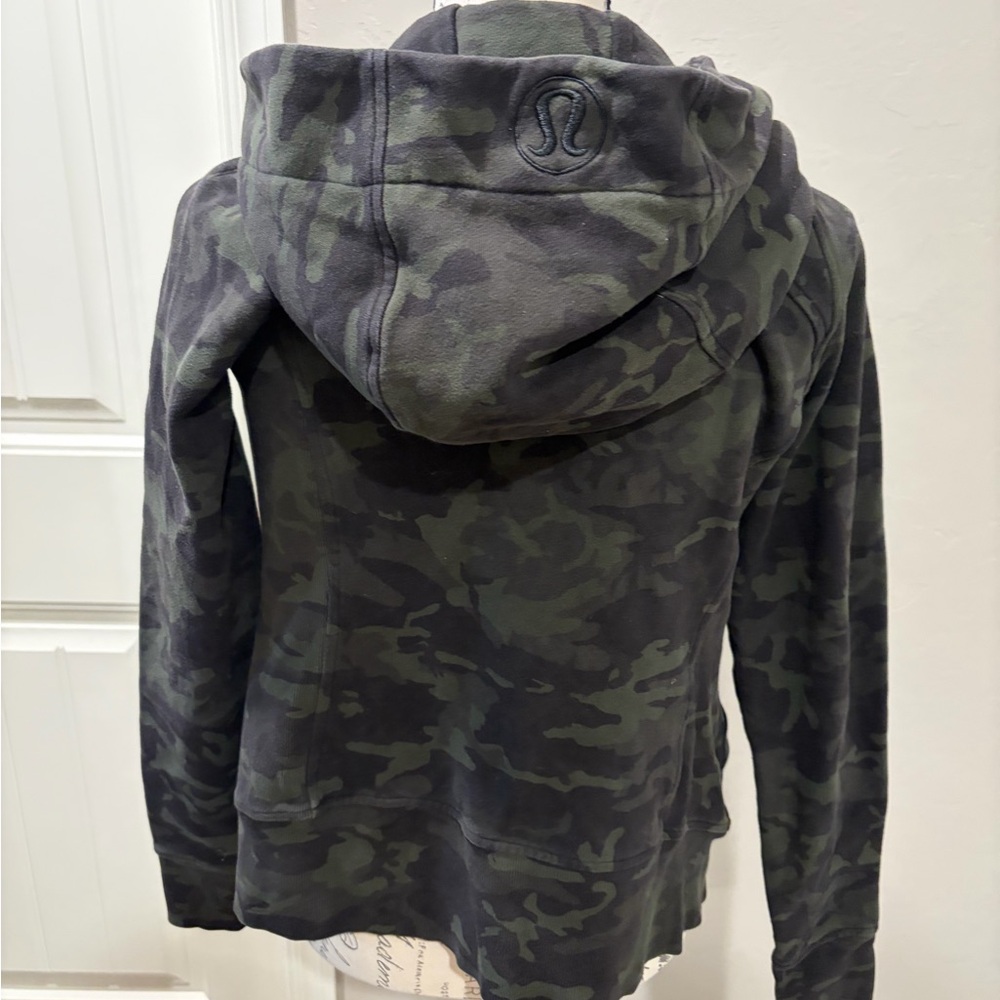 lululemon athletica Camouflage Hooded Jacket - Dark Green
